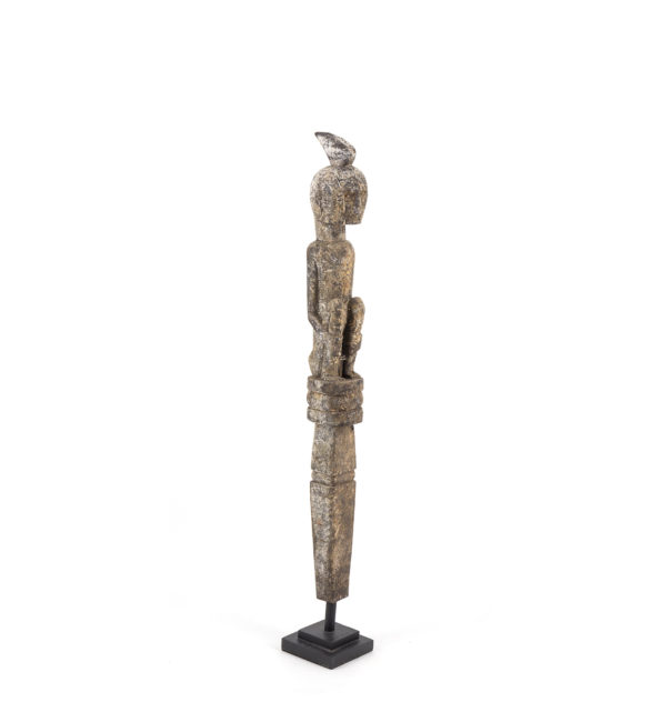 ESTATUA PRIMITIVA UMA SENTADA